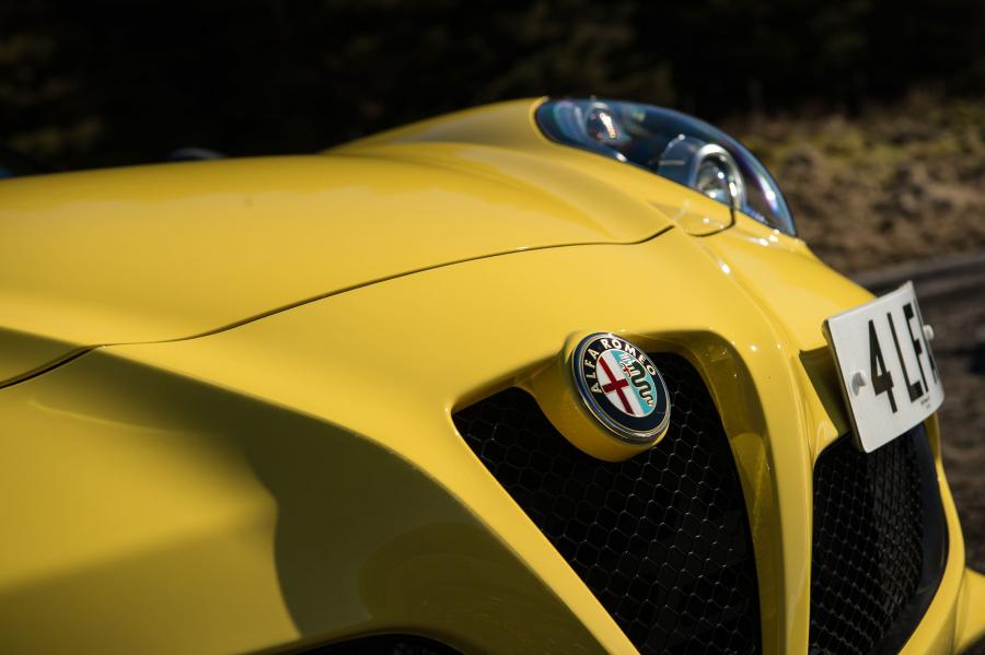 Детали экстерьера Alfa Romeo 4C Spider (960) 2015 года  (UK) (фото 22 из 23)